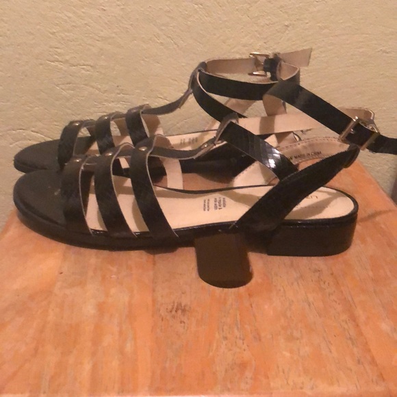 These shoes are very comfy open shoes - Picture 2 of 2